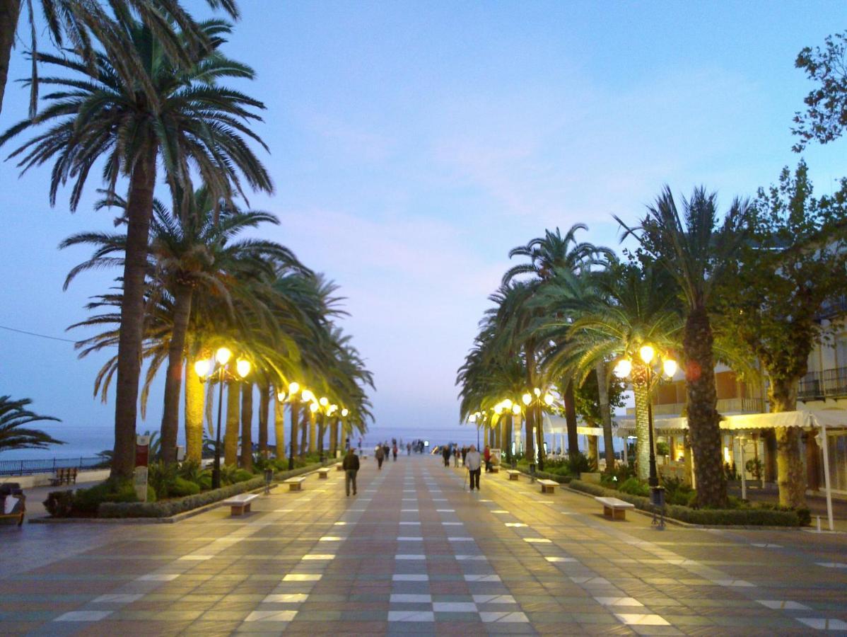 R1357 Balcon De Europa Apartment Nerja Bagian luar foto