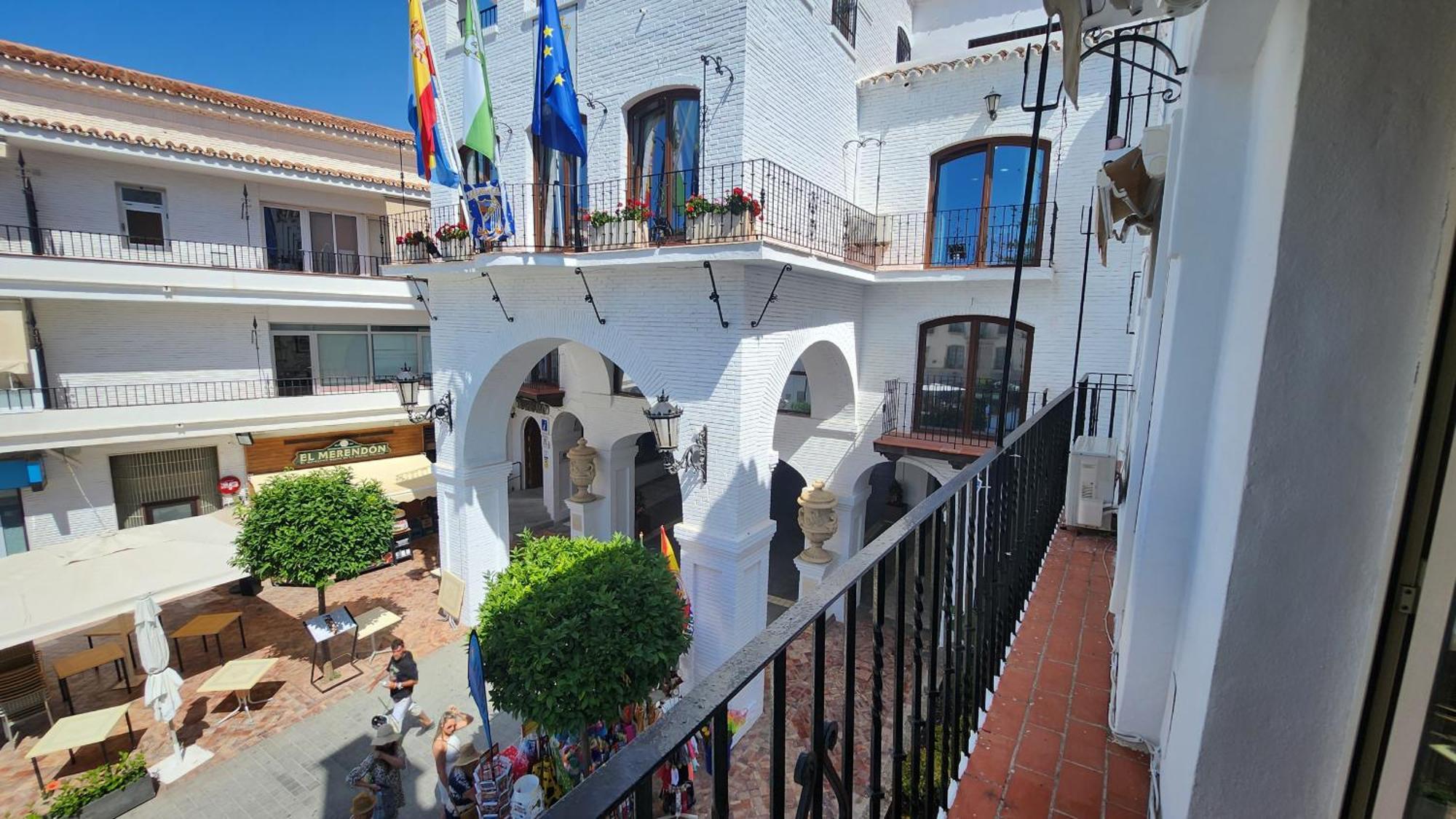 R1357 Balcon De Europa Apartment Nerja Bagian luar foto